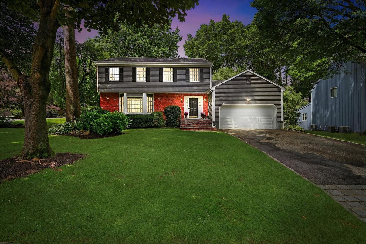 Attached, Exterior, Facade, Brick Facade, Split Level