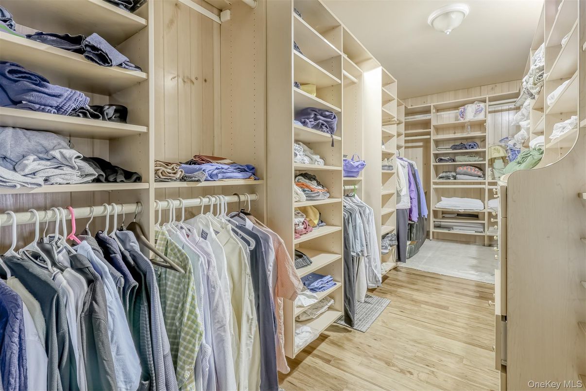 Interior, Walk-in Closets, Wood Texture Flooring