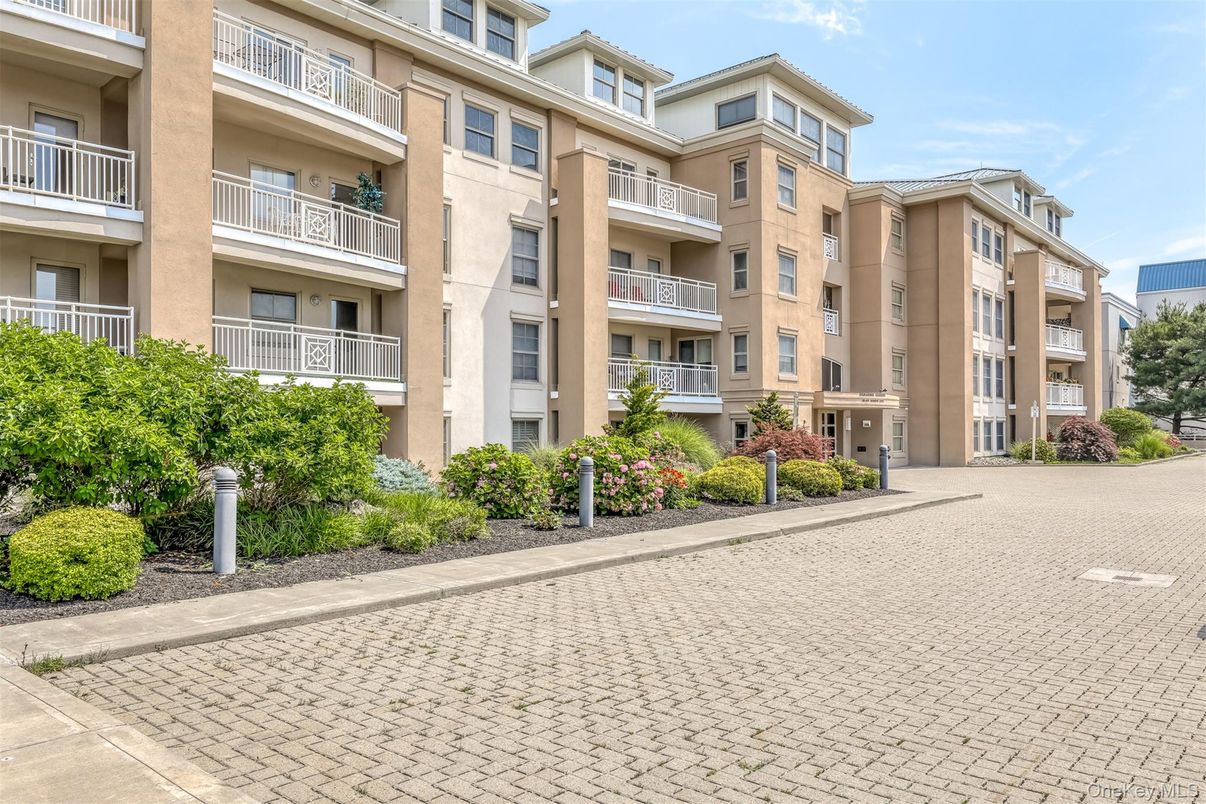 Exterior, Facade, Condo Building