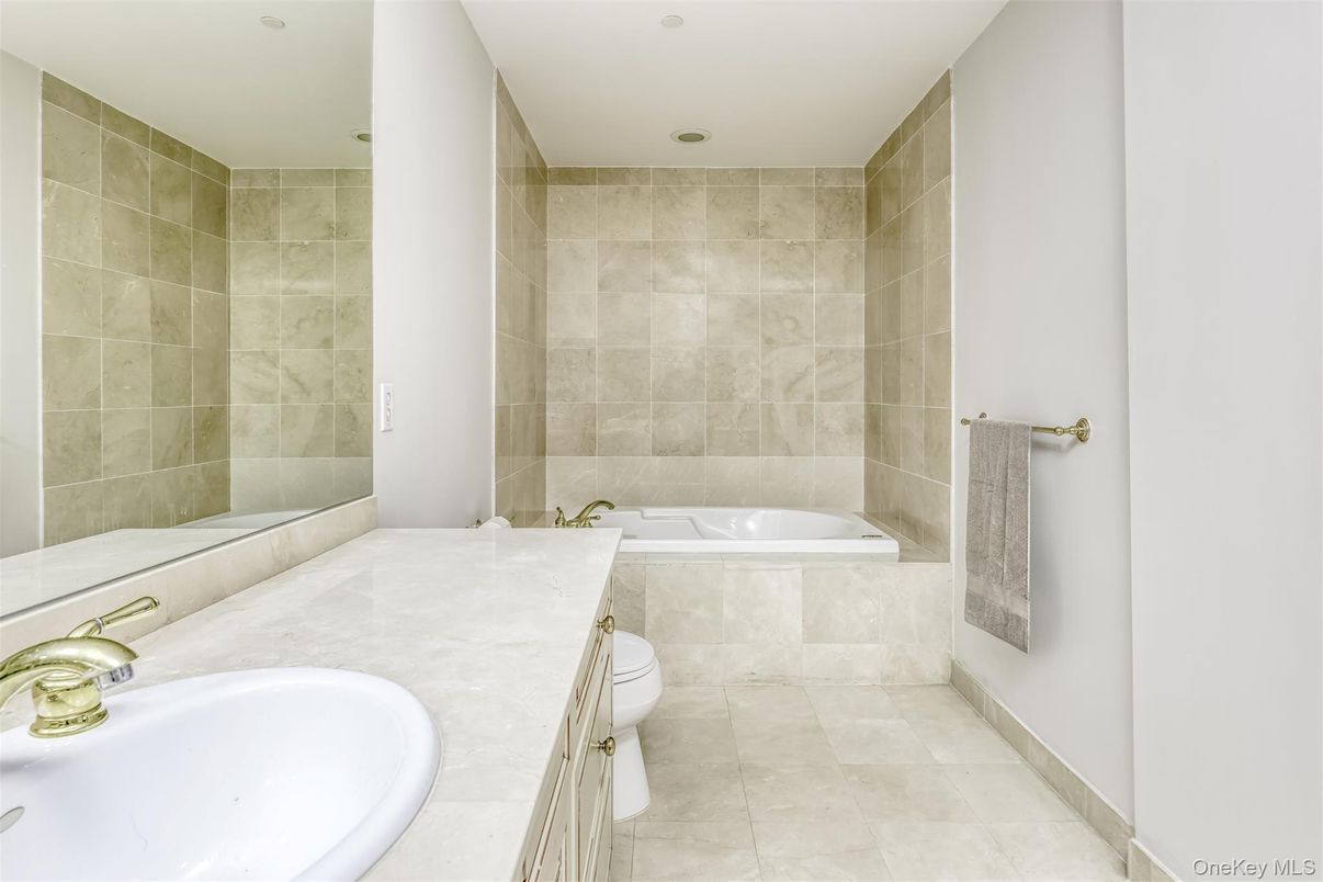 Bathroom, Interior, Recessed Lighting