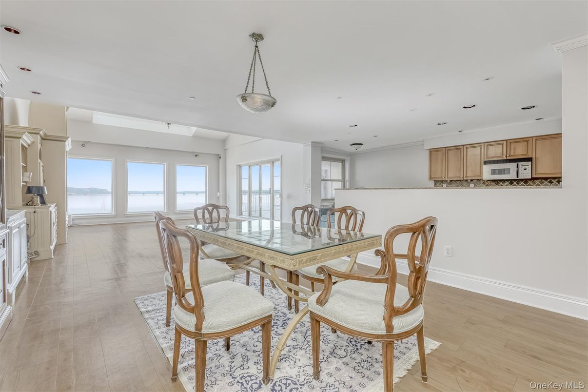 Dining room, Interior, Kitchen, Pendant Lights, Recessed Lighting, Wood Texture Flooring