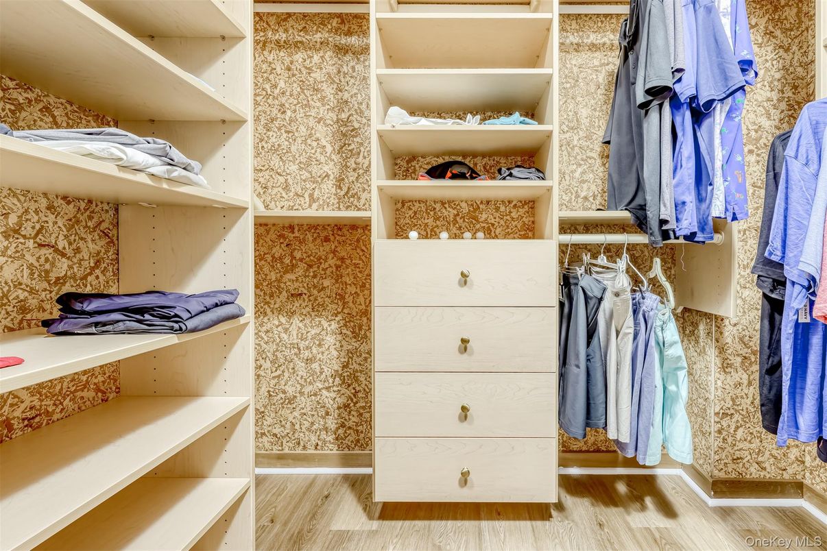 Interior, Walk-in Closets, Wood Texture Flooring