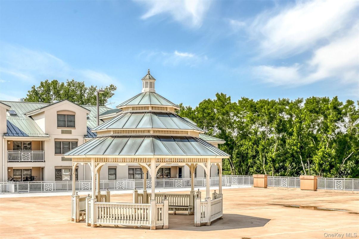Backyard, Exterior, Facade, Queen Anne Victorian