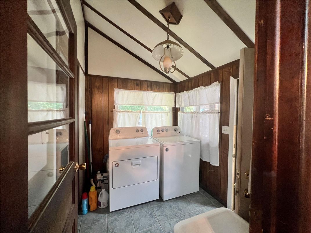 Interior, Washer, Wooden Walls