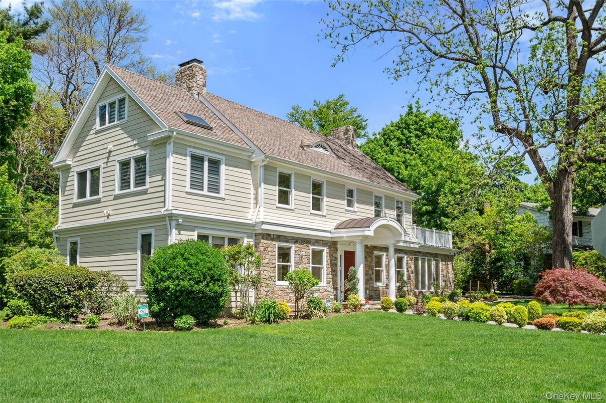 Backyard, Exterior, Facade, Queen Anne Victorian