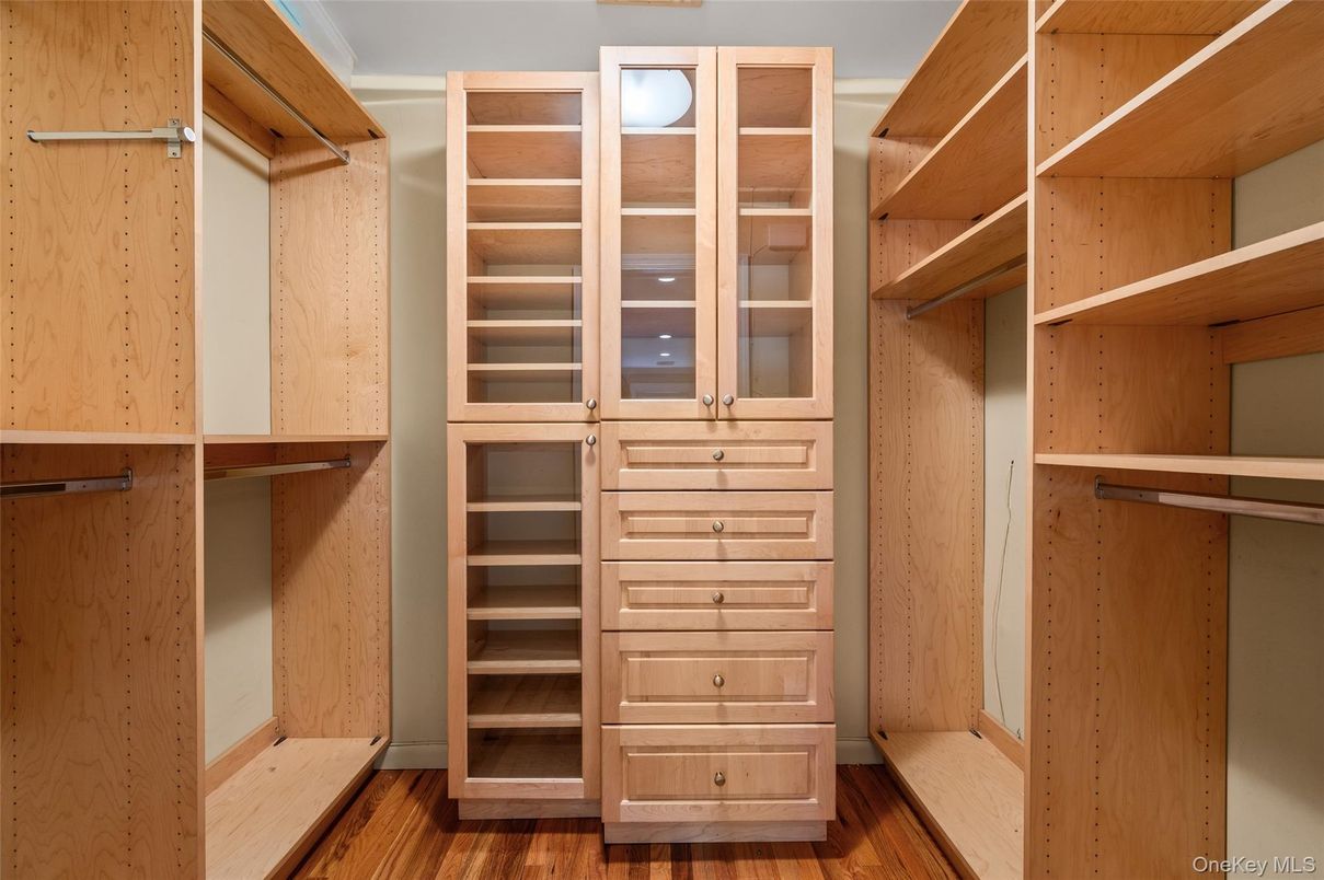 Interior, Walk-in Closets, Wood Texture Flooring