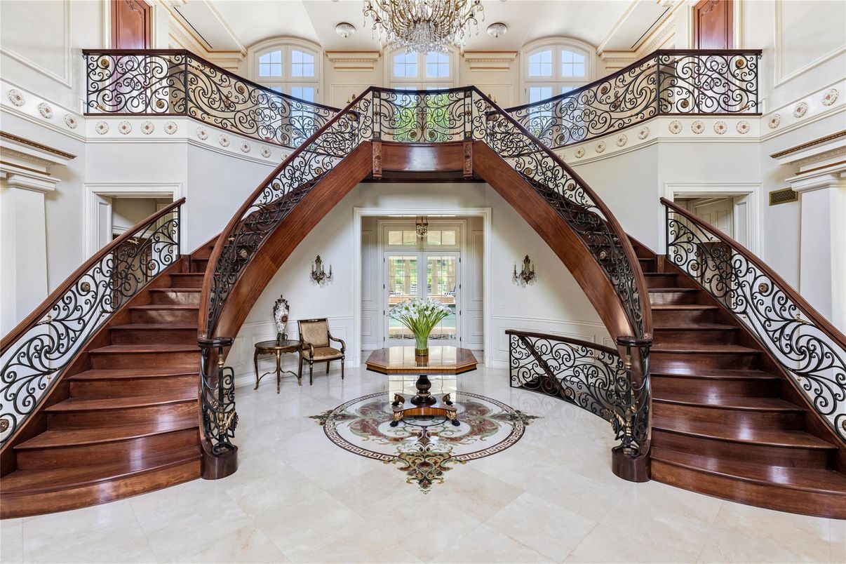 Chandelier, Interior
