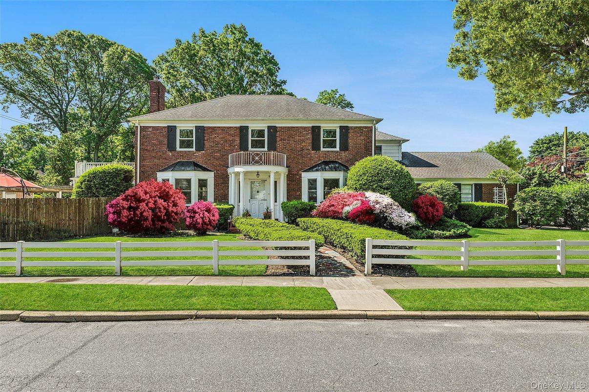 Exterior, Facade, Brick Facade, Georgian