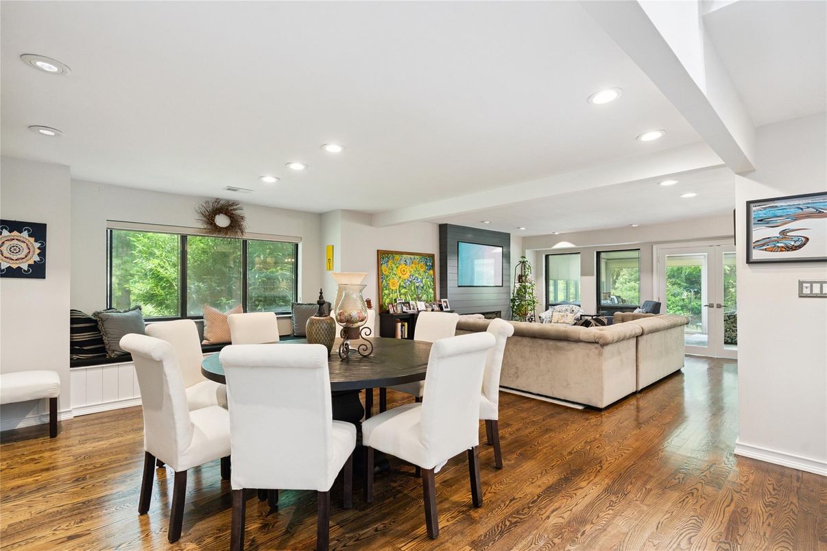 Dining room, Interior, Living room, Recessed Lighting, Wood Texture Flooring
