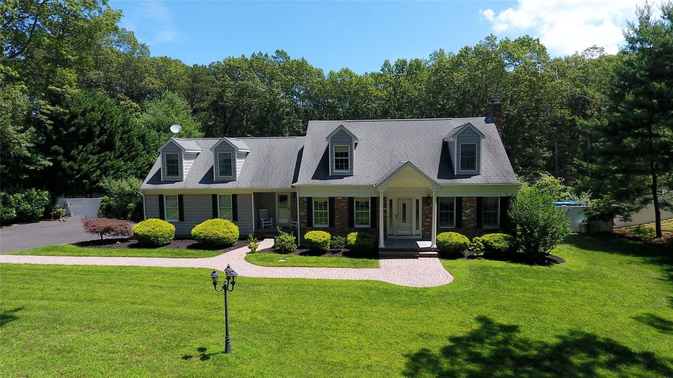 Exterior, Facade, Cape Cod