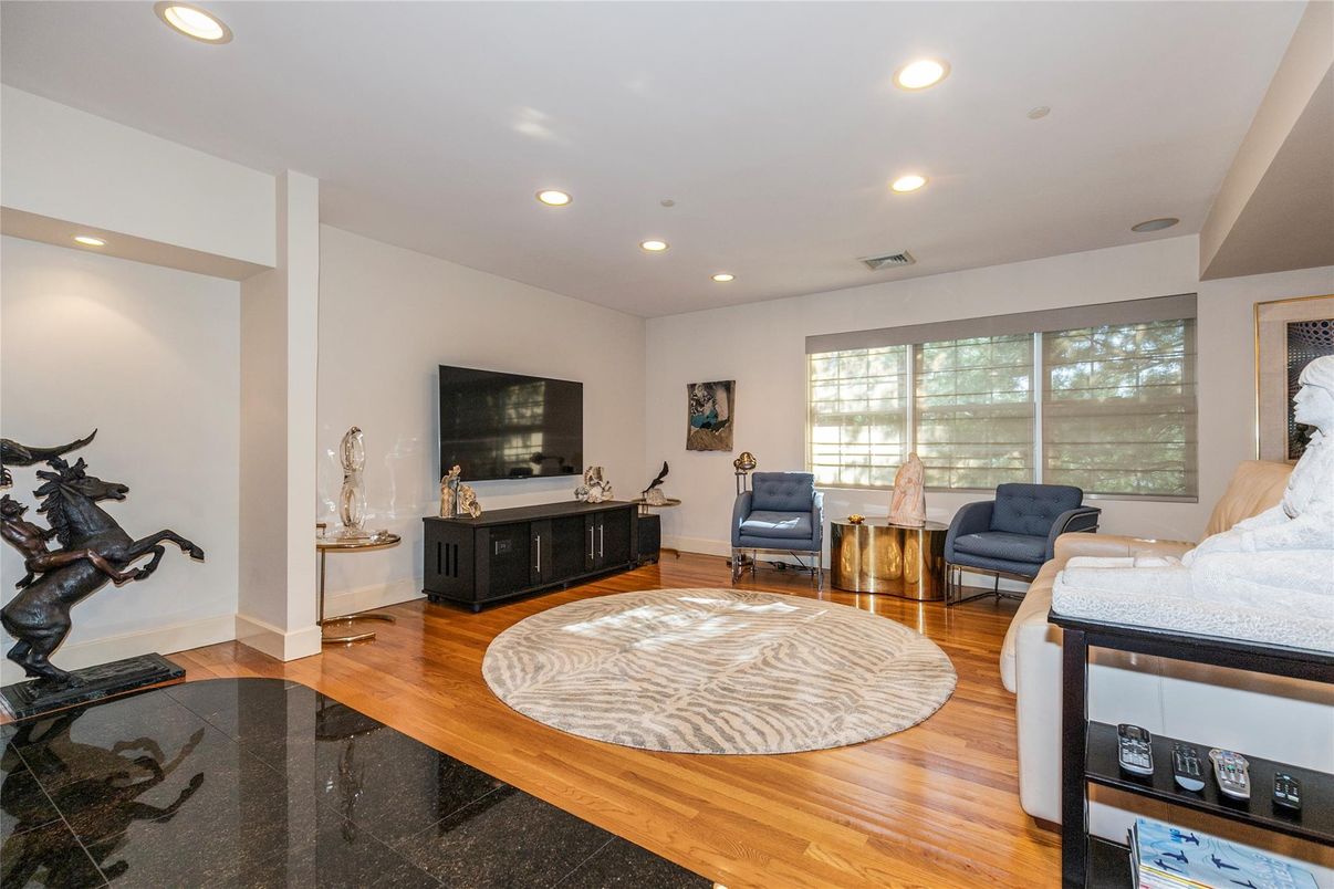 Interior, Recessed Lighting, Wood Texture Flooring