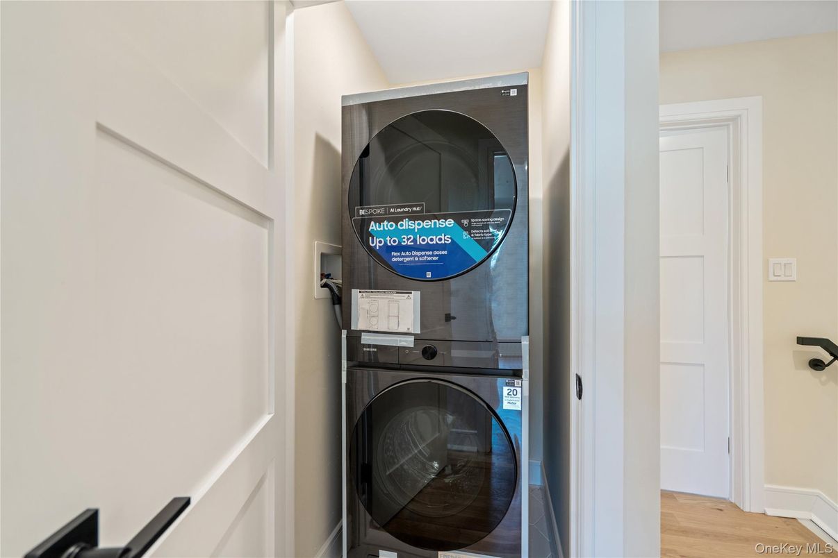 Interior, Utility Closets, Washer, Wood Texture Flooring