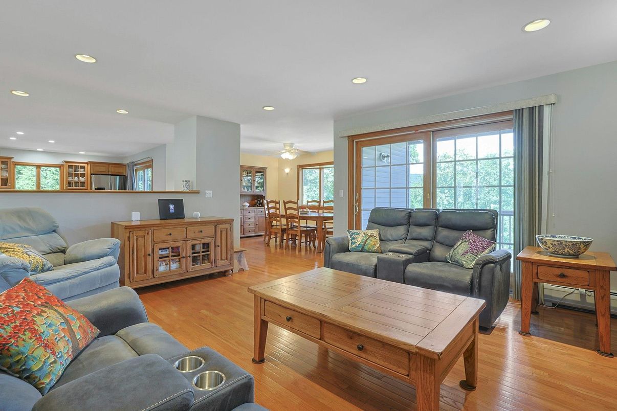 Dining room, Interior, Living room, Recessed Lighting, Wood Texture Flooring