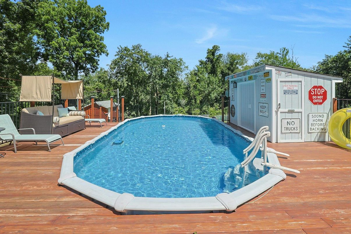 Exterior, Playground, Pool