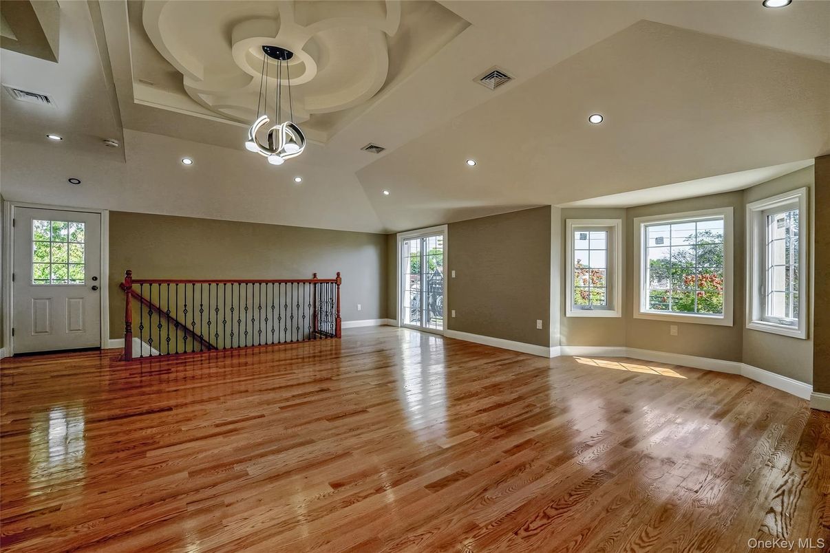 Empty room, Interior, Pendant Lights, Recessed Lighting, Wood Texture Flooring