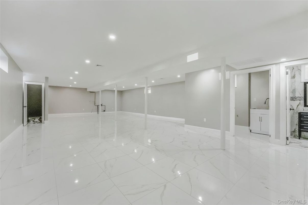 Empty room, Interior, Marble, Recessed Lighting