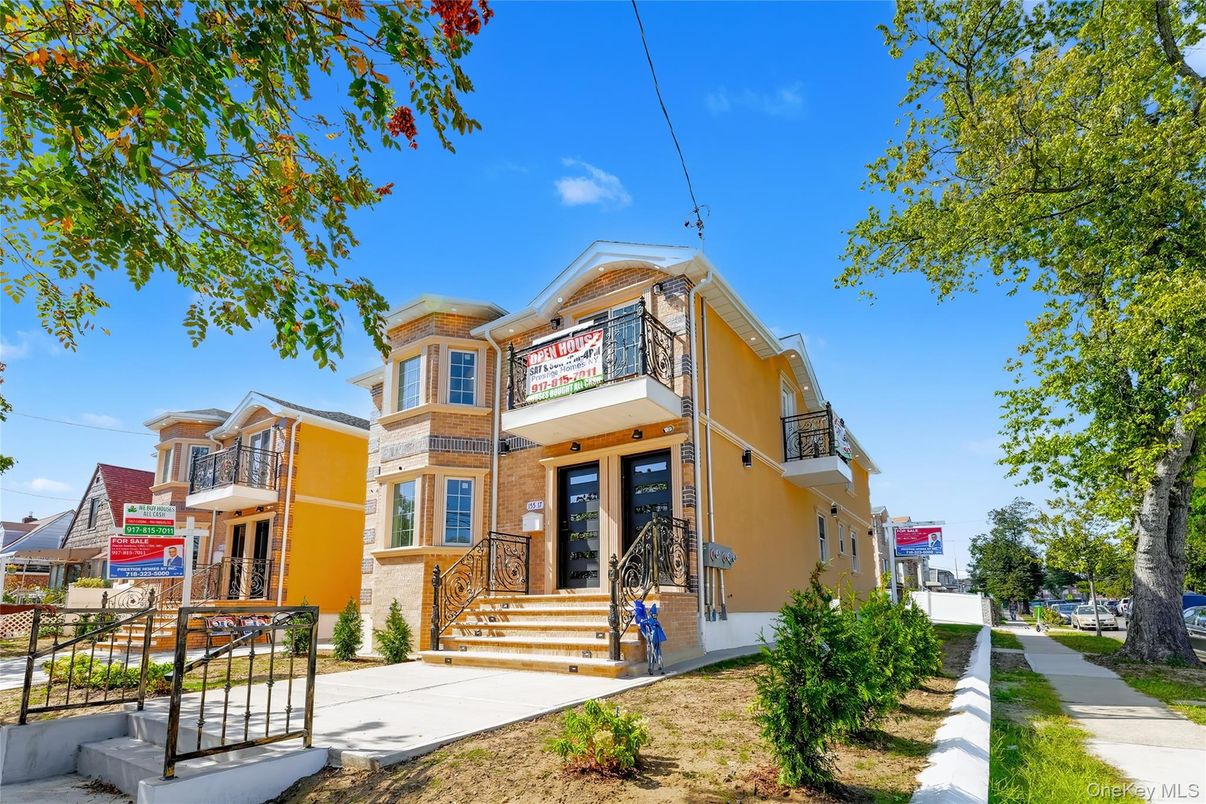 Backyard, Exterior, Facade, Queen Anne Victorian