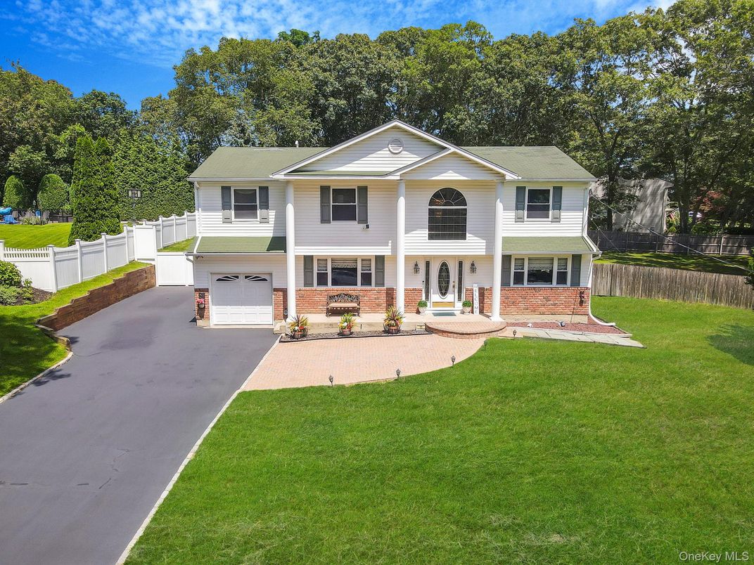 Attached, Exterior, Facade, Raised Ranch