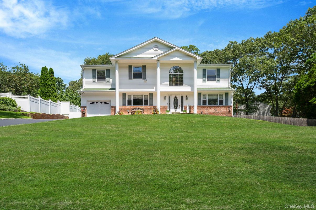 Attached, Exterior, Facade, Farmhouse