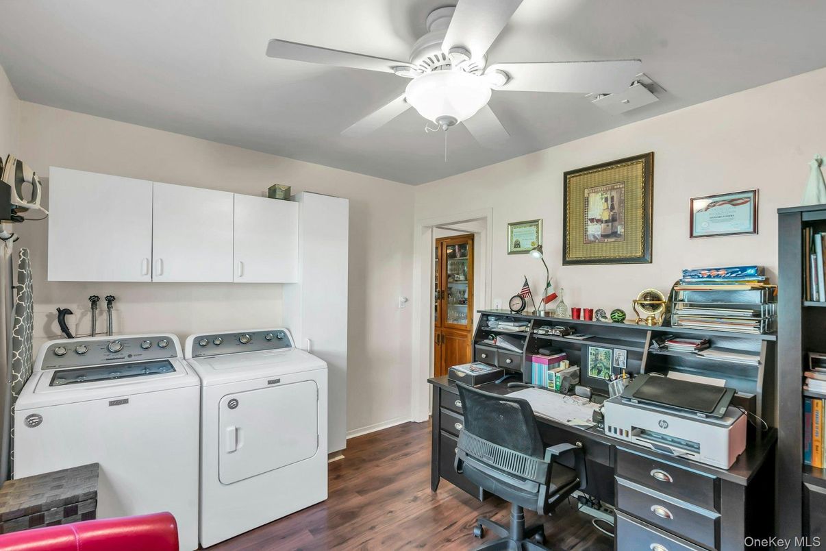 Home Office, Interior, Washer, Wood Texture Flooring