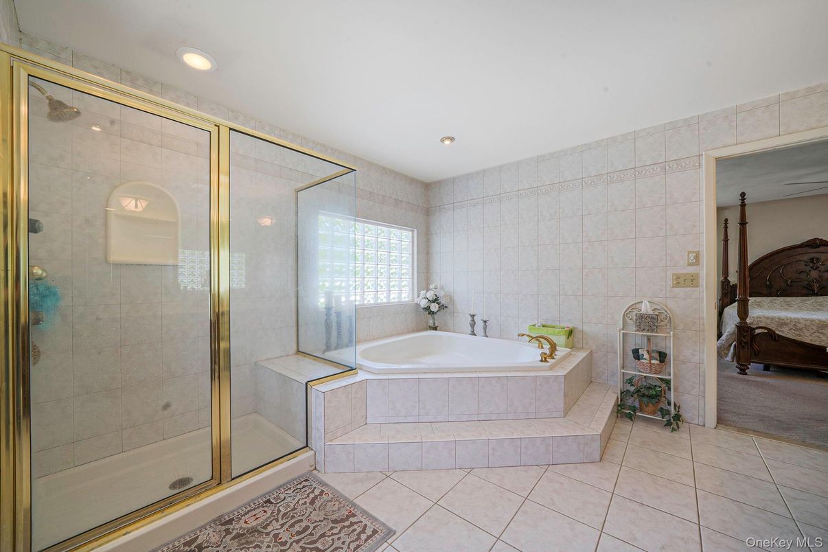 Bathroom, Bedroom, Glass Shower, Interior, Recessed Lighting
