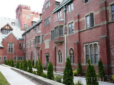 Exterior, Facade, Brick Facade, Rowhouse
