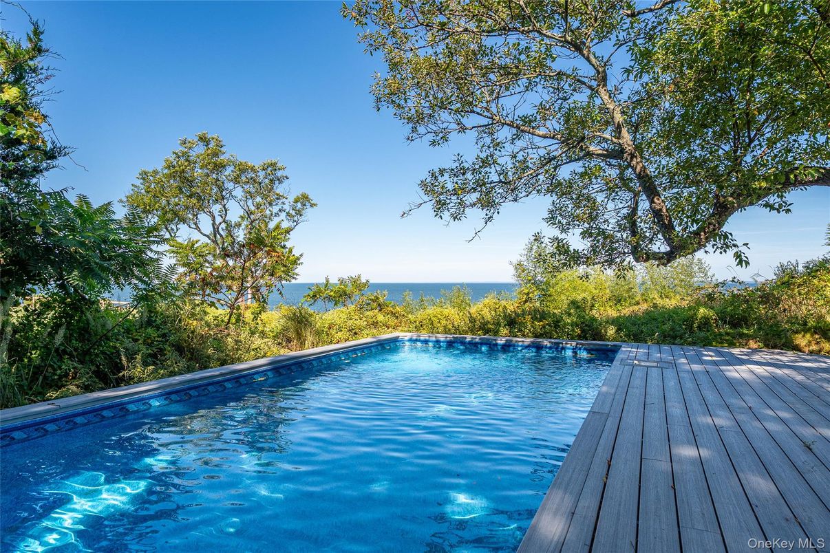 Exterior, Pool, Water