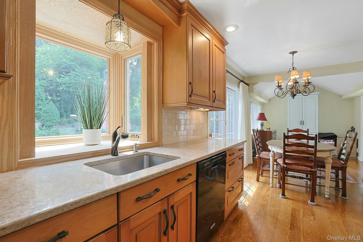Chandelier, Dining room, Interior, Kitchen, Pendant Lights, Recessed Lighting, Wood Texture Flooring