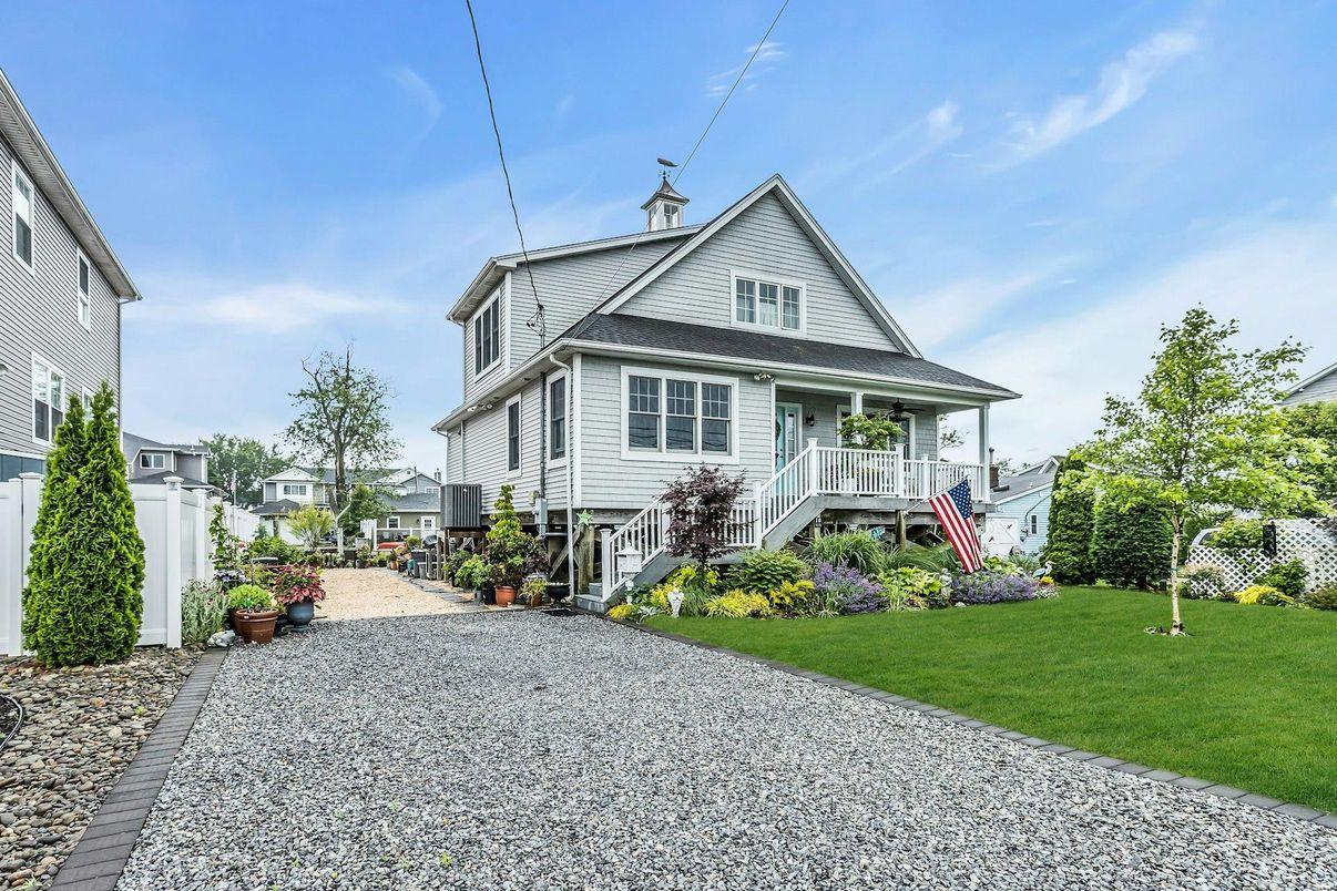 Backyard, Exterior, Facade, Queen Anne Victorian