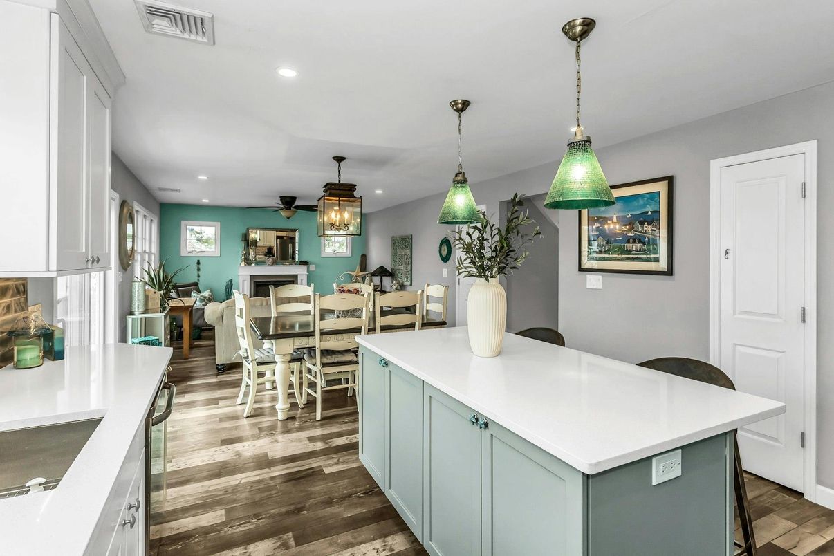 Dining room, Interior, Pendant Lights, Recessed Lighting, Wood Texture Flooring