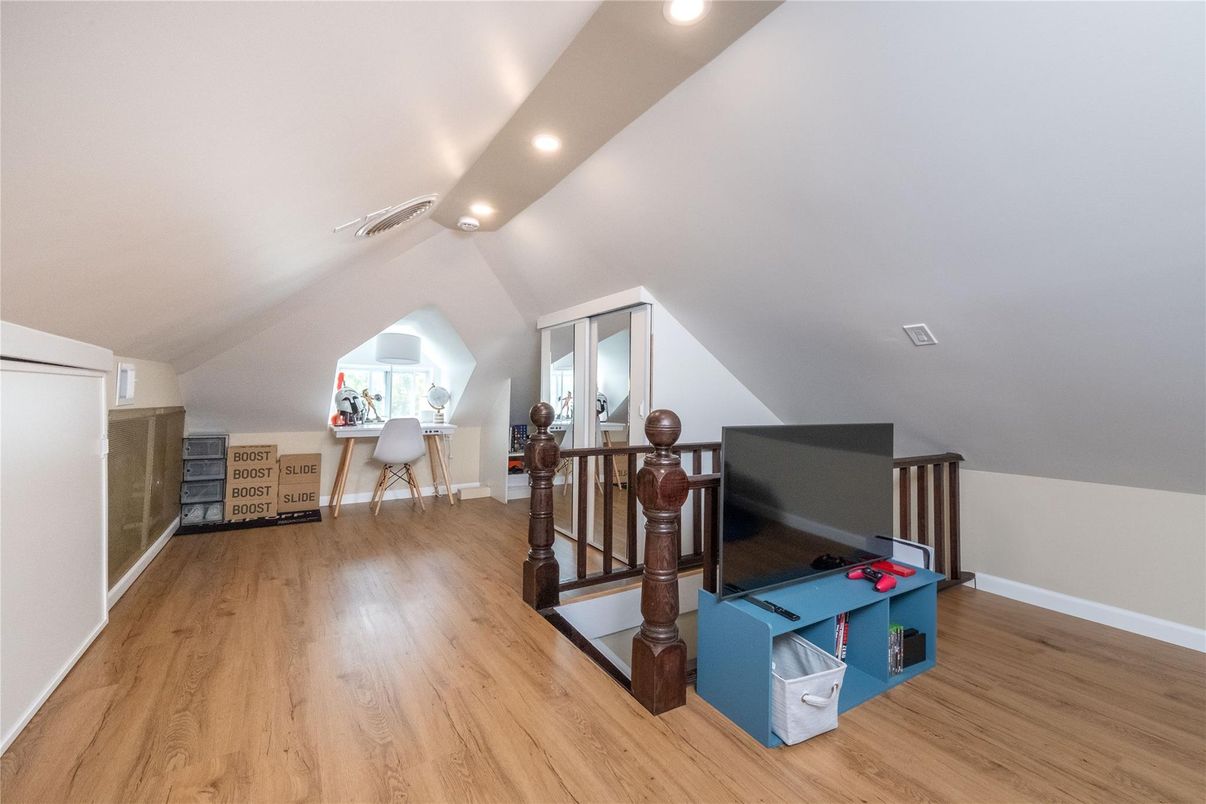 Interior, Recessed Lighting, Wood Texture Flooring