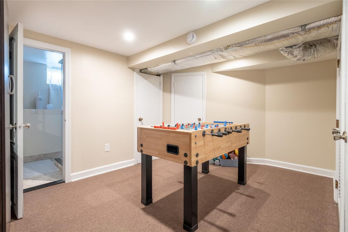 Game Room, Interior, Recessed Lighting