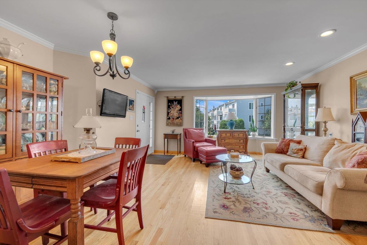 Chandelier, Dining room, Interior, Living room, Recessed Lighting, Wood Texture Flooring