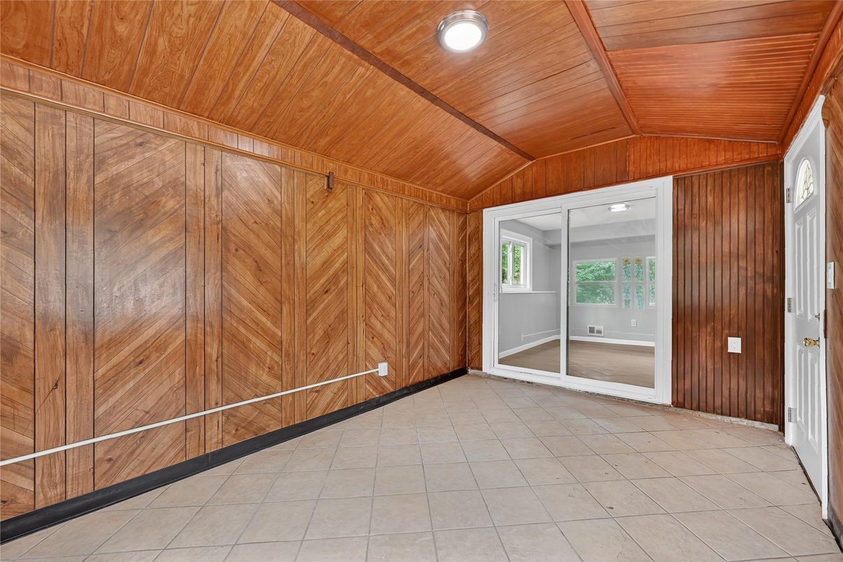 Empty room, Interior, Wooden Ceilings, Wooden Walls