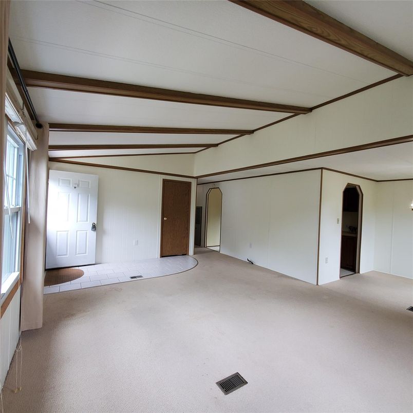 Empty room, Interior, Wooden Beams