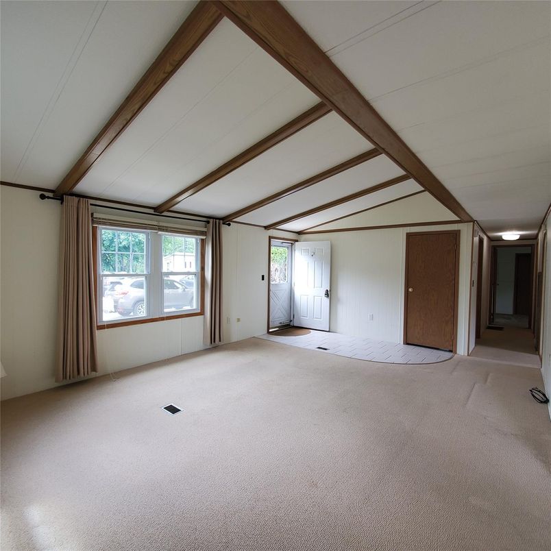 Empty room, Interior, Wooden Beams