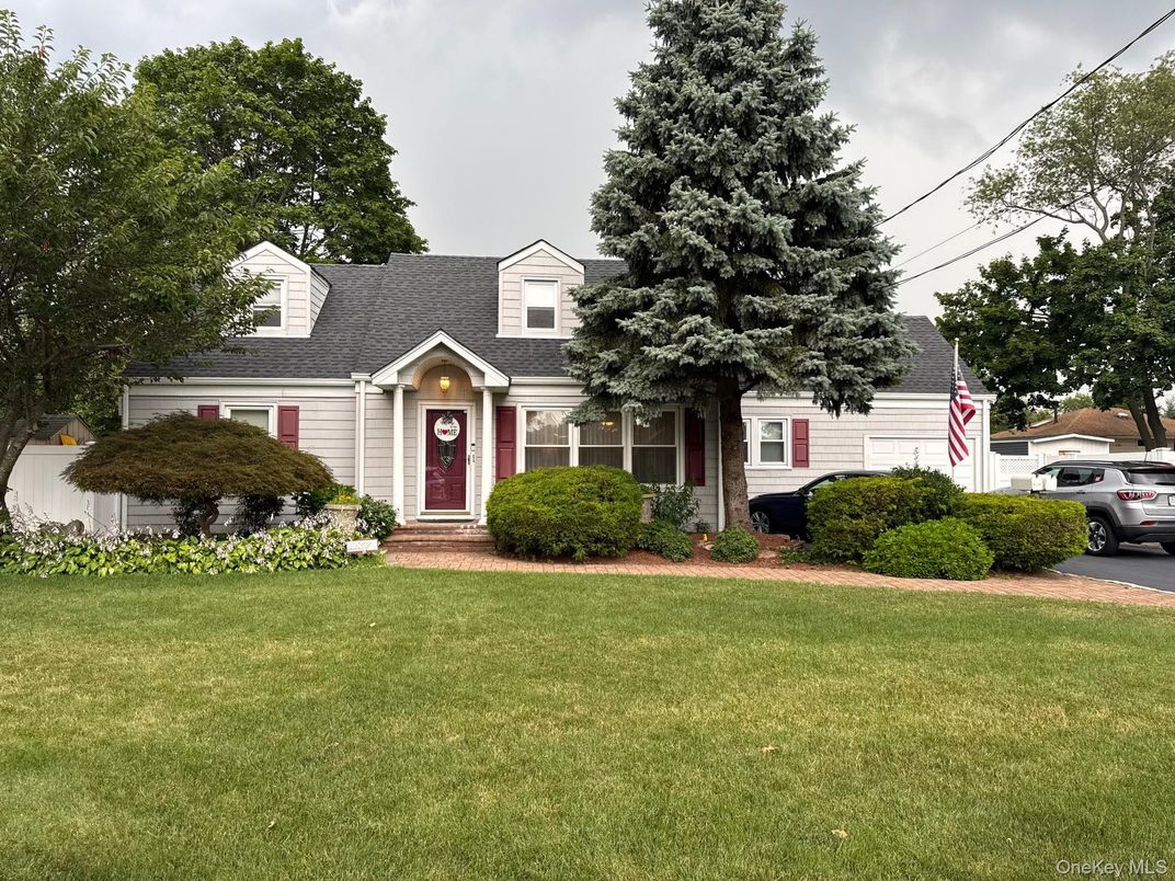 Exterior, Facade, Cape Cod