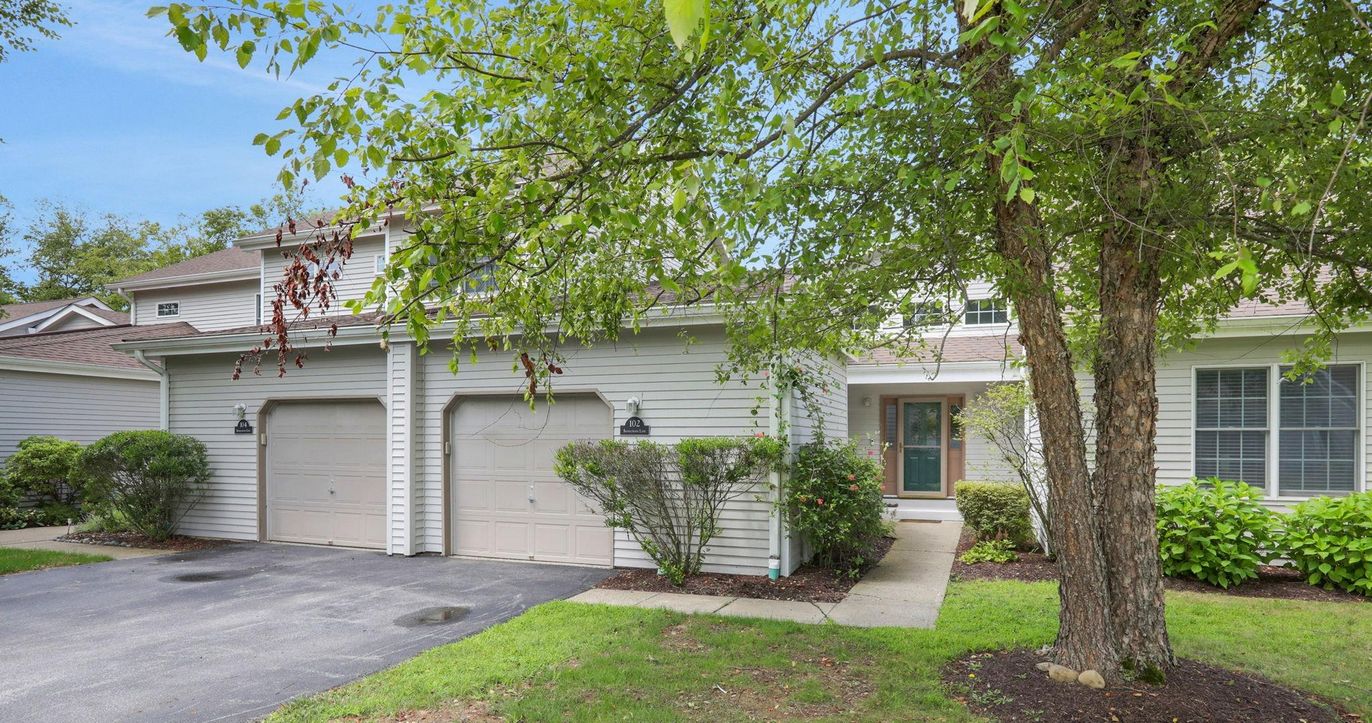 Attached, Exterior, Facade, Raised Ranch