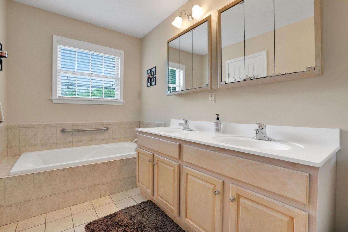 Bathroom, Dual Sink Vanities, Interior