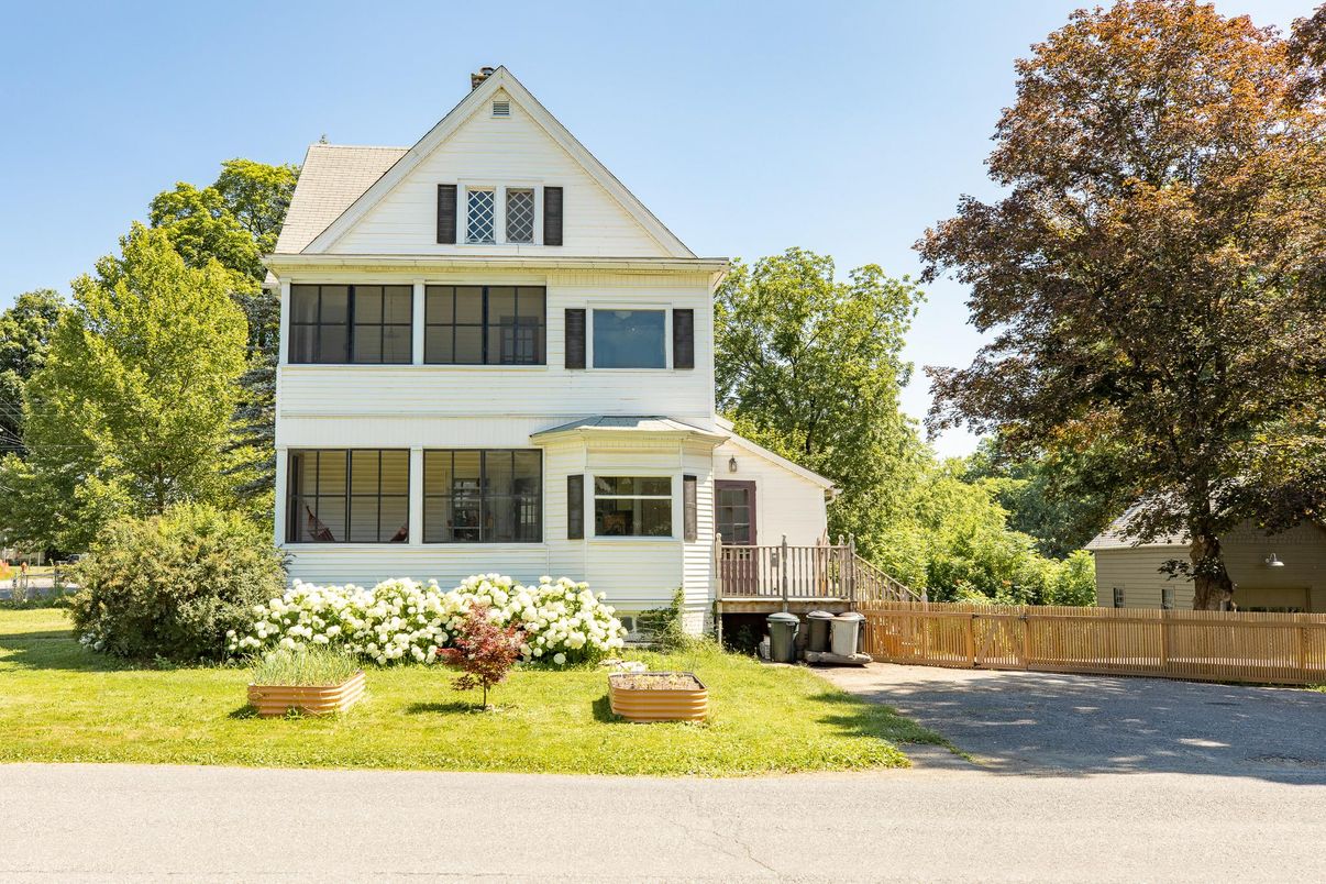 Exterior, Facade, Farmhouse