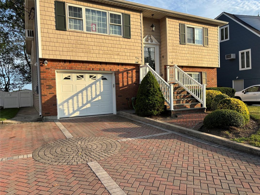 Attached, Exterior, Facade, Brick Facade, Raised Ranch