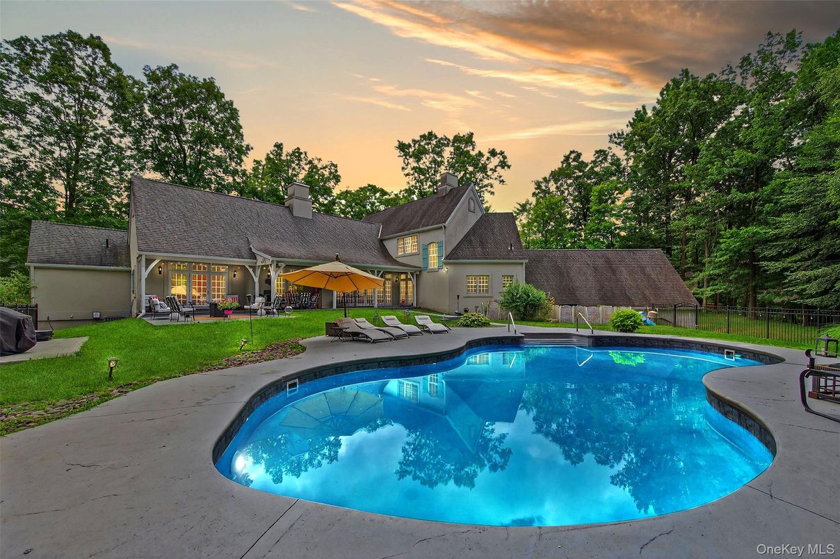 Exterior, Pool