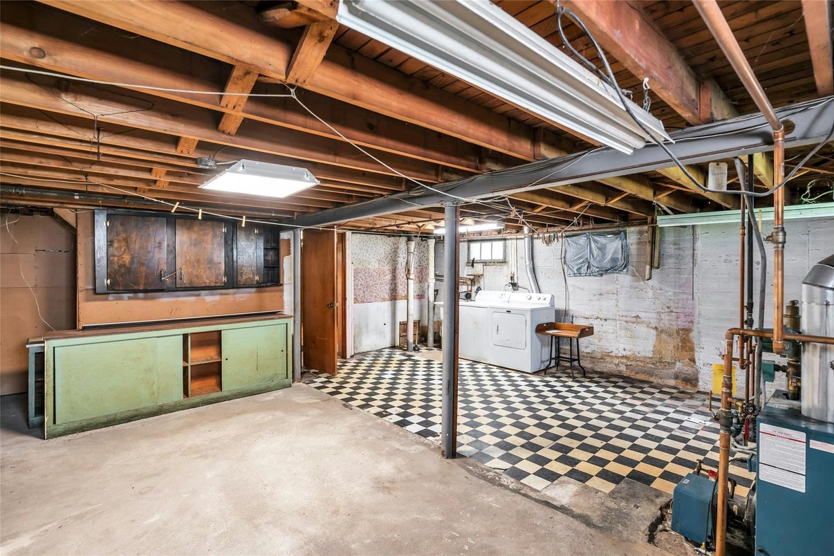 Interior, Washer, Wooden Beams