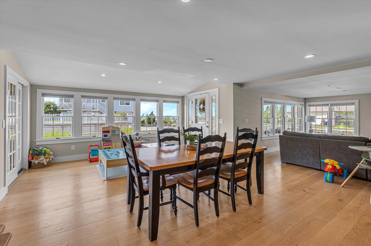 Dining room, Interior, Recessed Lighting, Wood Texture Flooring