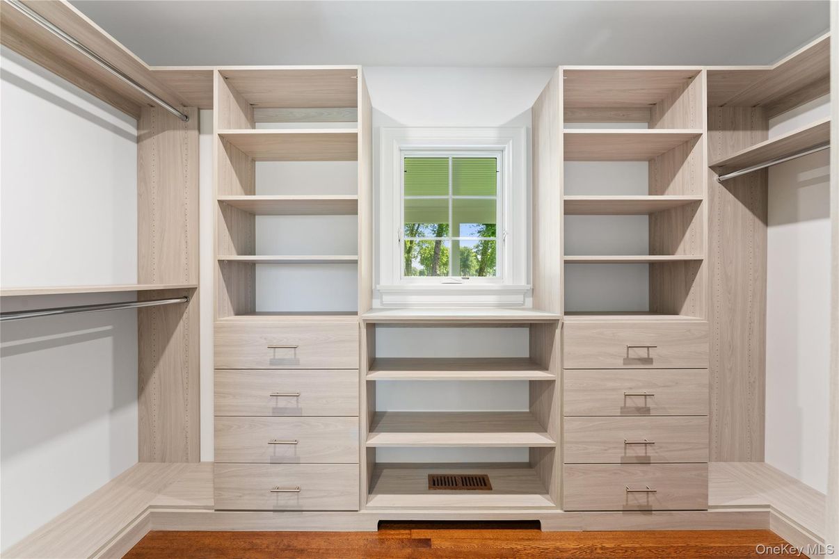 Interior, Walk-in Closets, Wood Texture Flooring