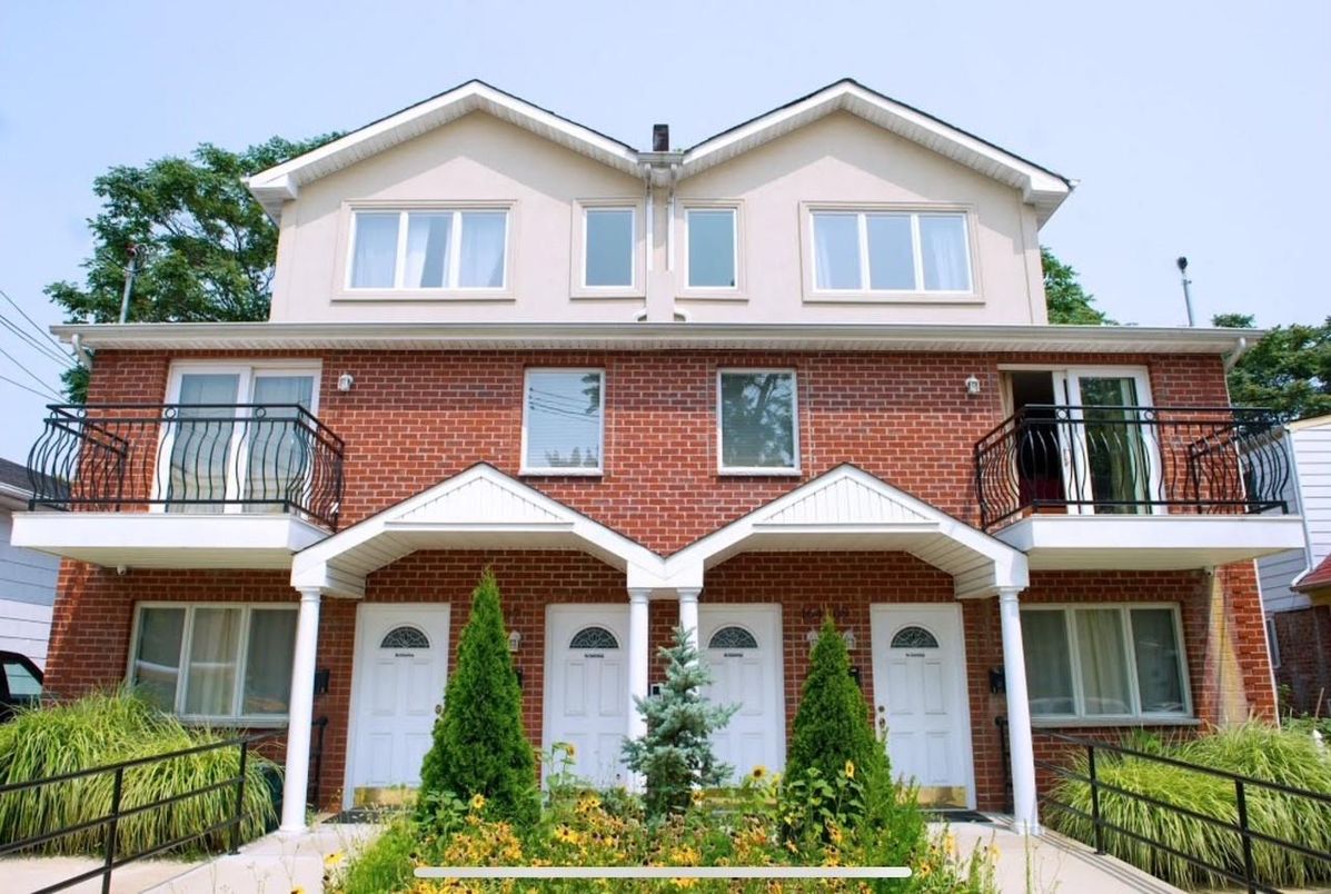 Exterior, Facade, Brick Facade, Rowhouse