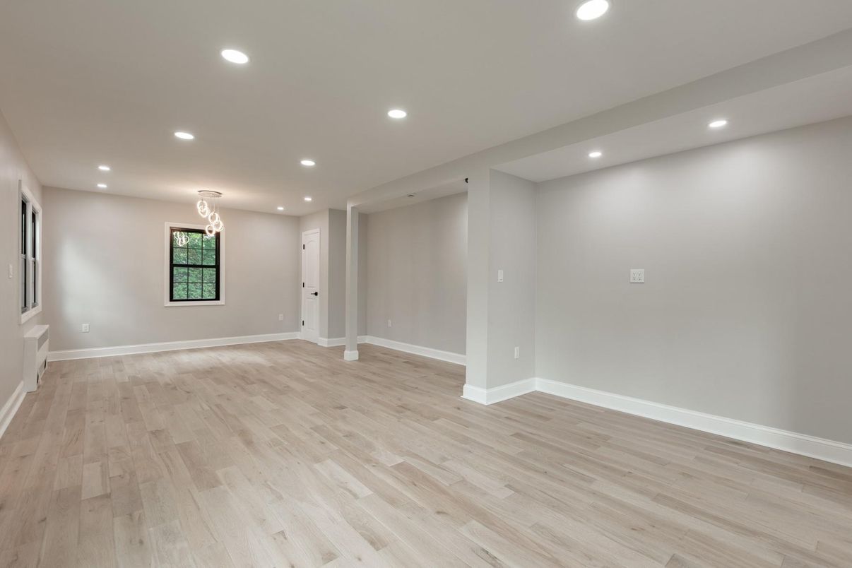 Empty room, Interior, Recessed Lighting, Wood Texture Flooring