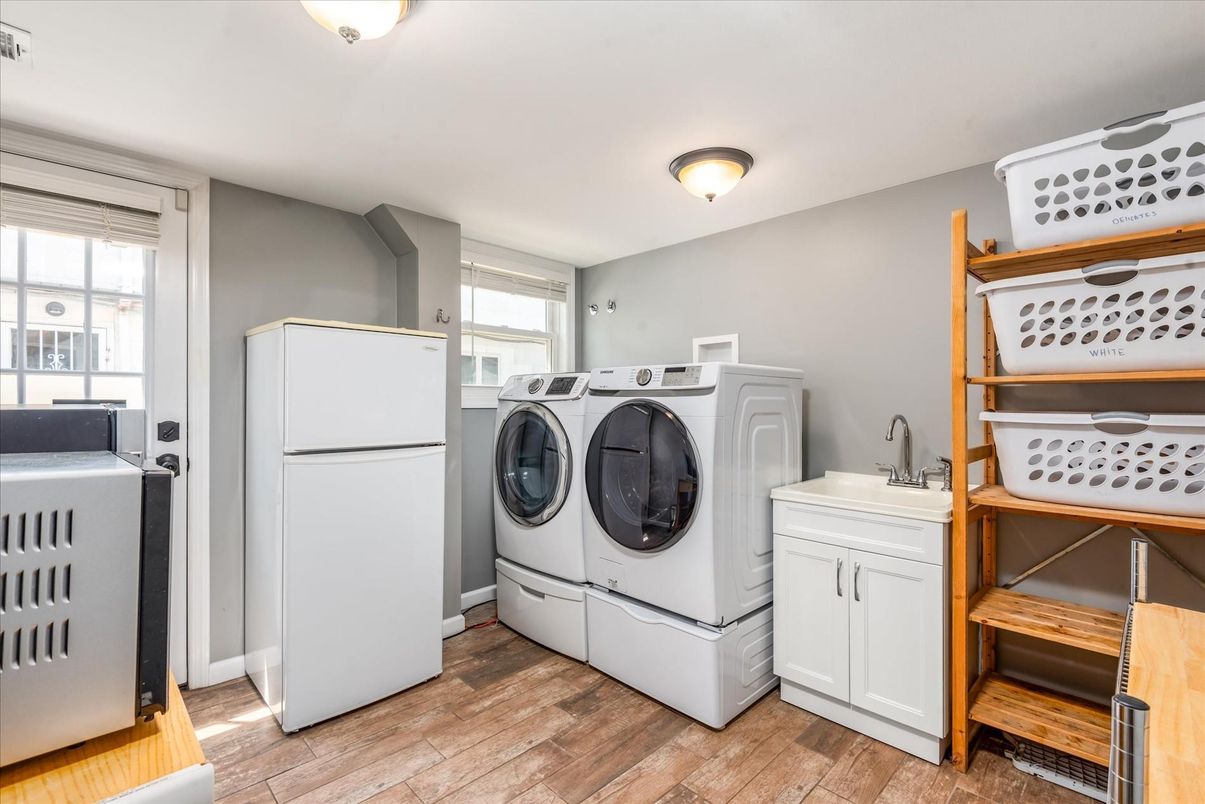 Interior, Washer, Wood Texture Flooring