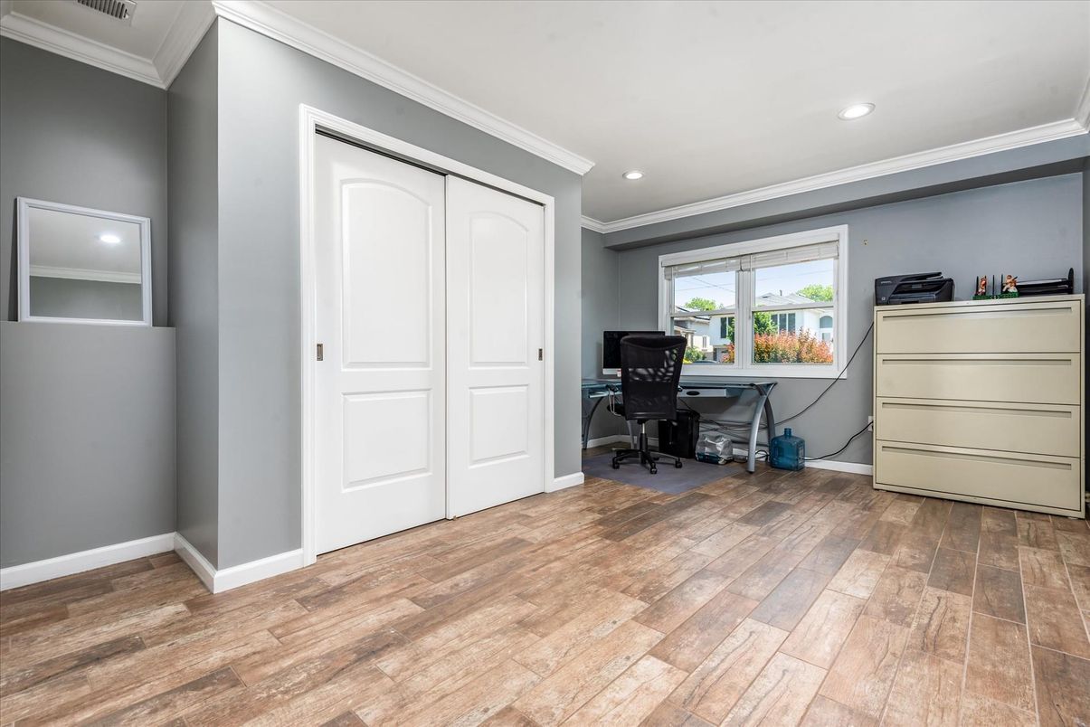 Home Office, Interior, Recessed Lighting, Wood Texture Flooring
