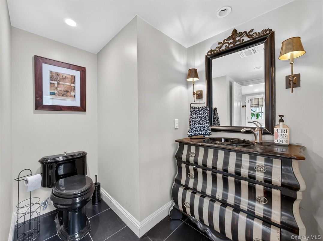 Bathroom, Interior, Recessed Lighting